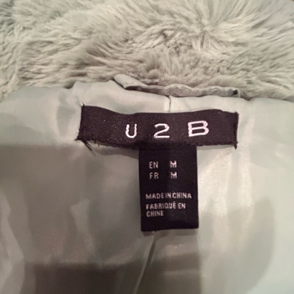 U2B light green faux fur zippered coat in excellent condition. - Picture 4 of 4
